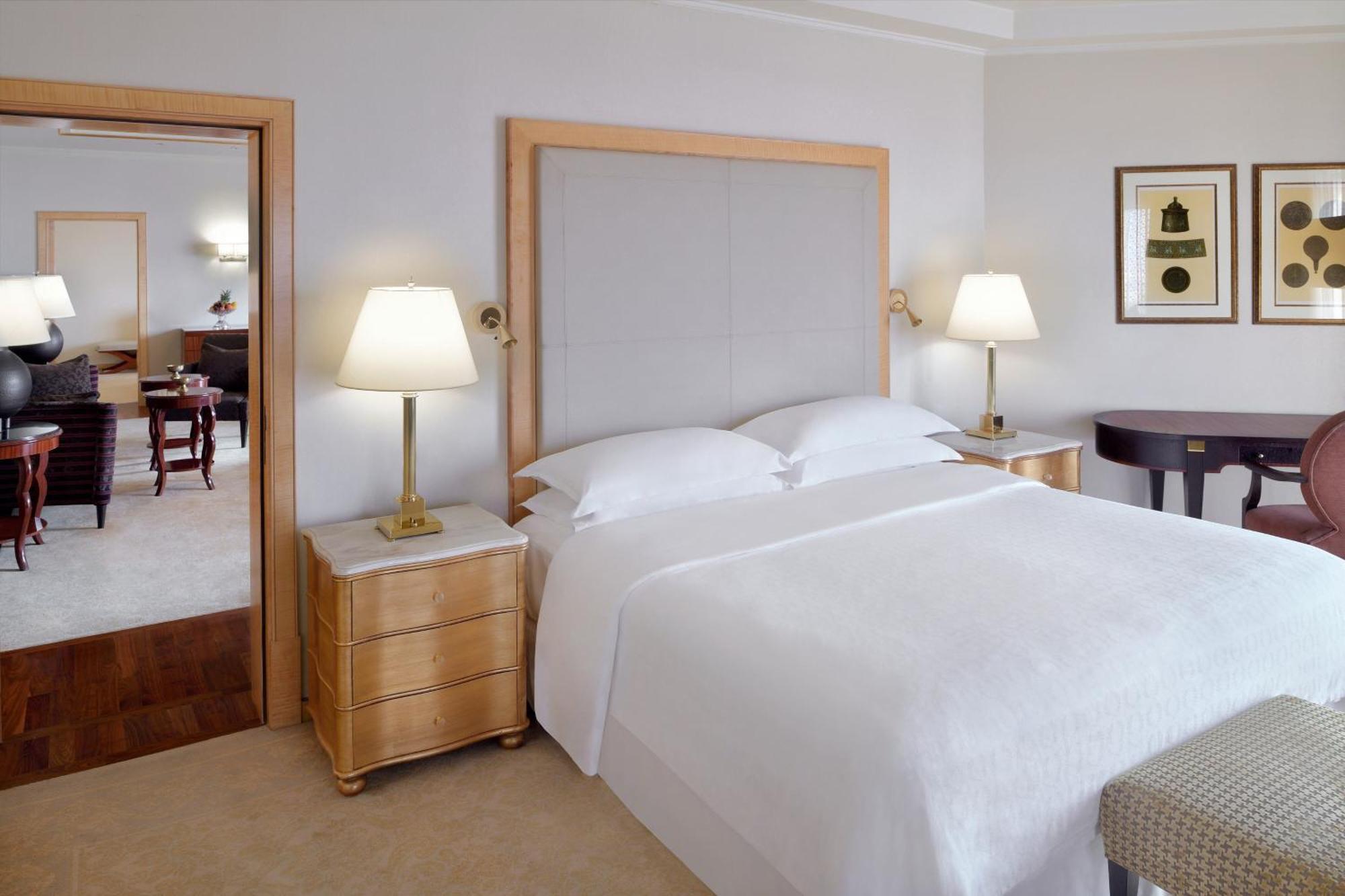 达曼喜来登会议中心酒店 外观 照片 A bedroom at the Four Seasons Hotel