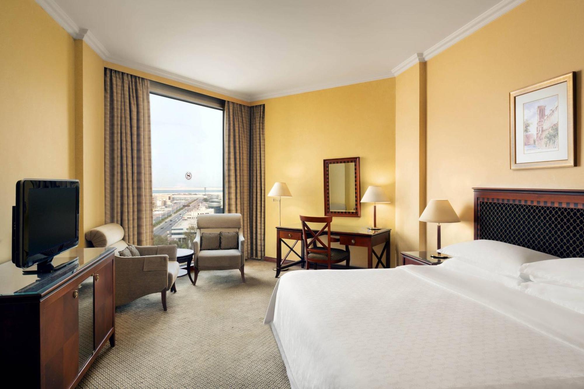 达曼喜来登会议中心酒店 外观 照片 A guest room at the Hilton Athens