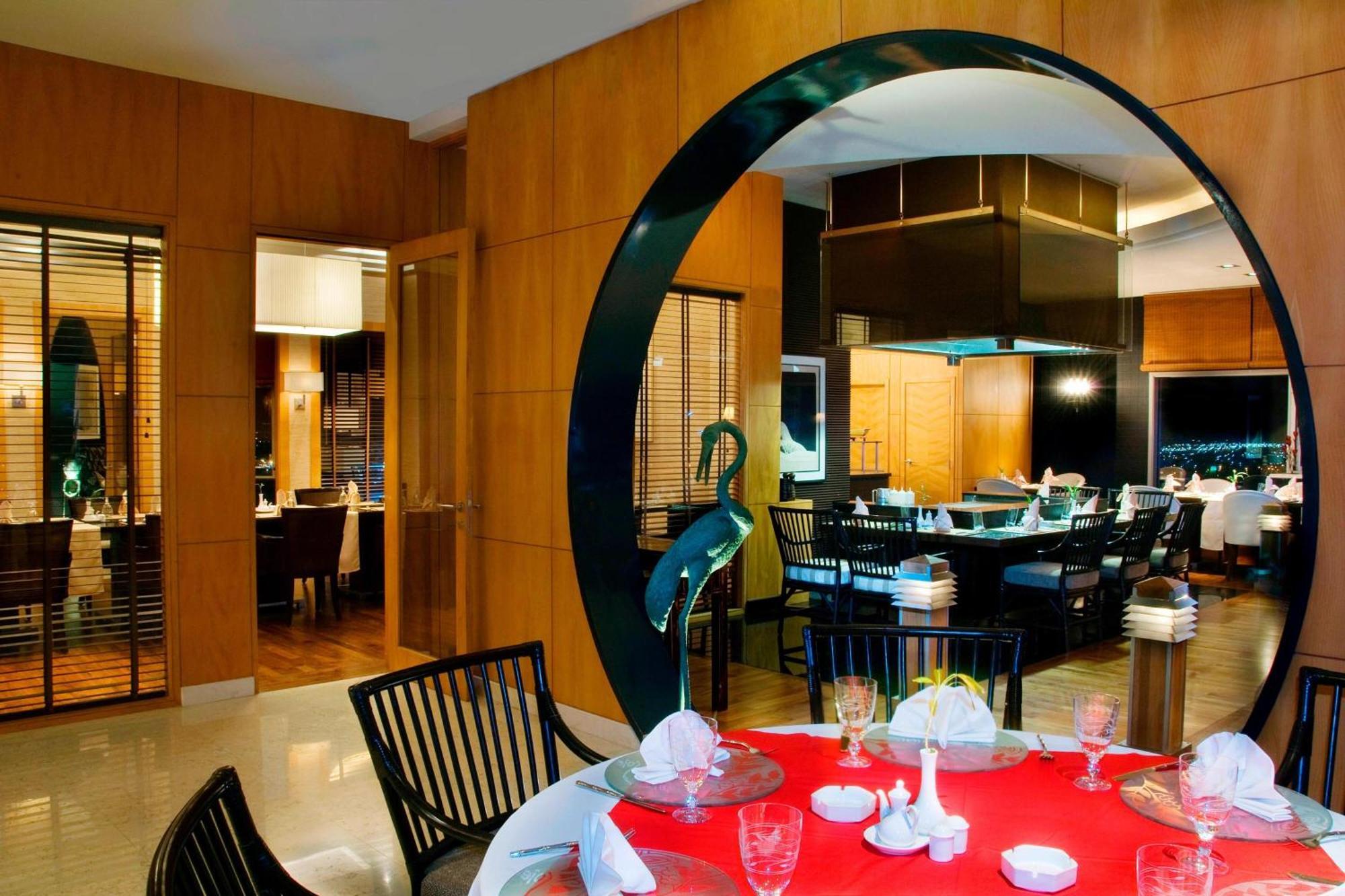 达曼喜来登会议中心酒店 外观 照片 The interior of the restaurant