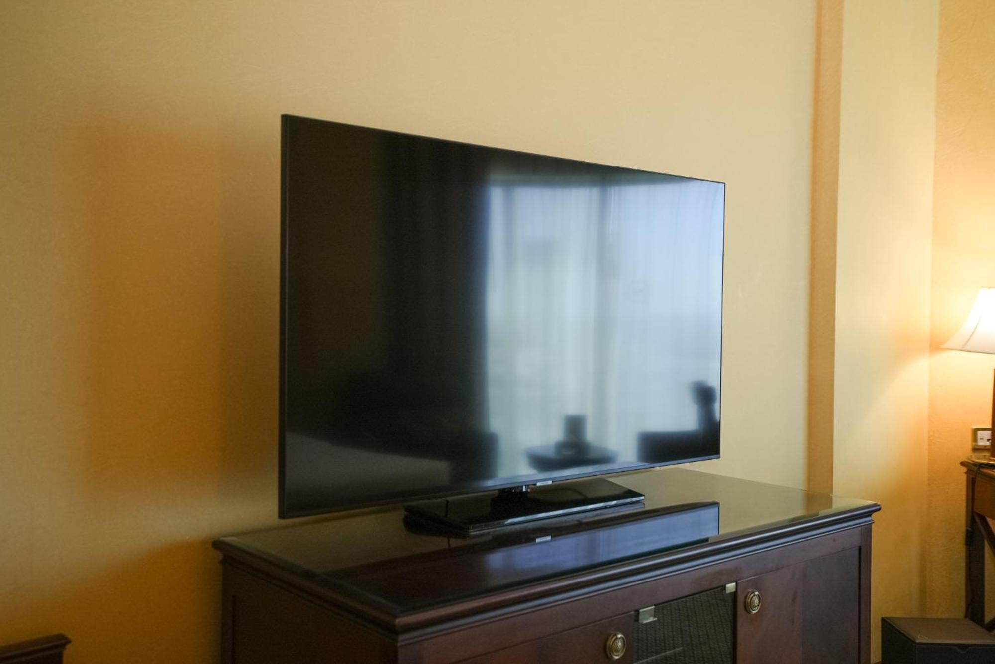 达曼喜来登会议中心酒店 外观 照片 A Samsung TV
